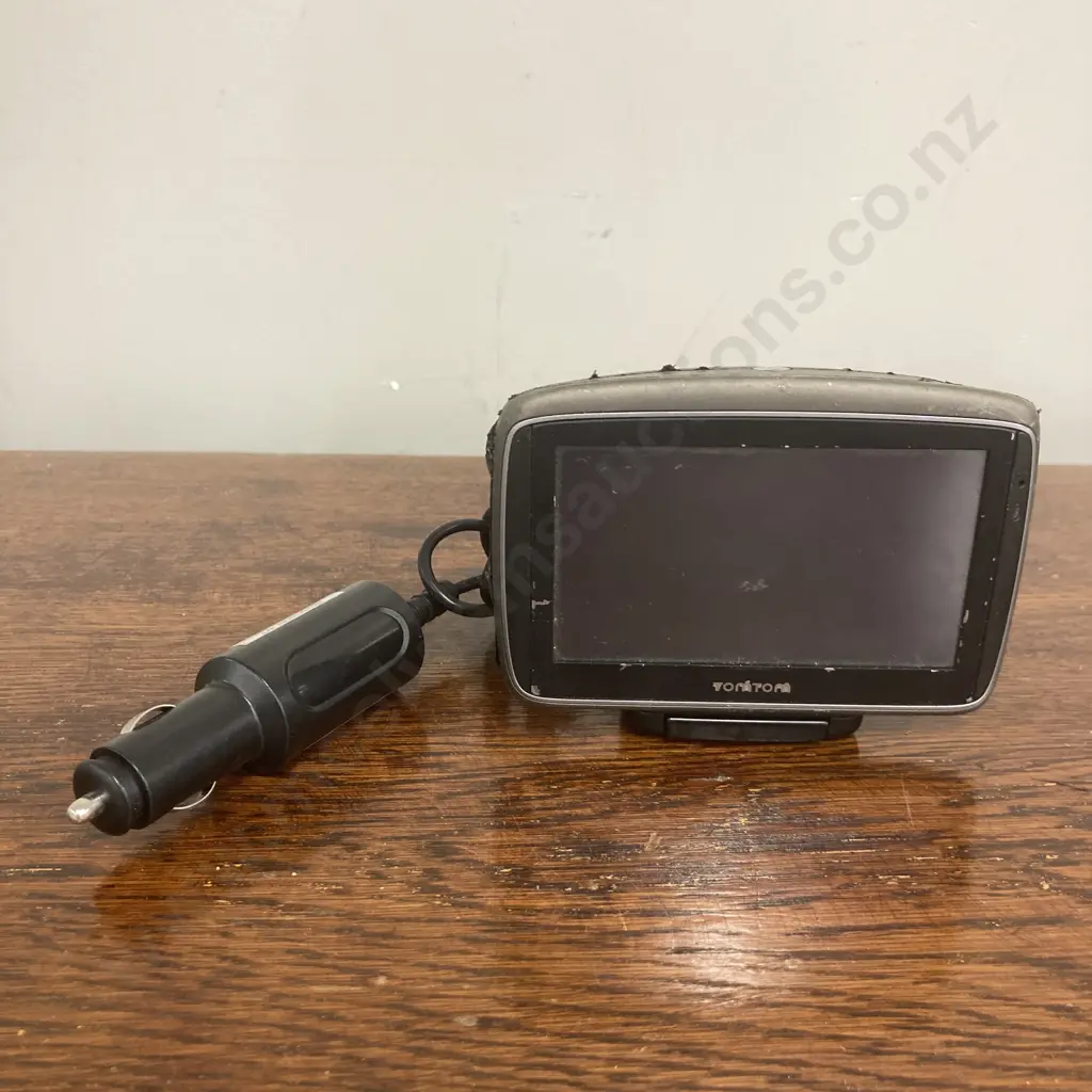 Dell Monitor, Keyboards, Bluetooth Speaker, Lamp Base, Tomtom Go (Damaged)(Donated 17/3 as unable to sell after multiple Image 1++
