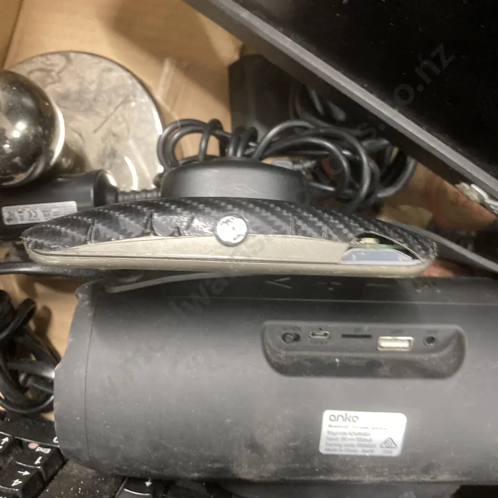 Dell Monitor, Keyboards, Bluetooth Speaker, Lamp Base, Tomtom Go (Damaged)(Donated 17/3 as unable to sell after multiple Image 1++