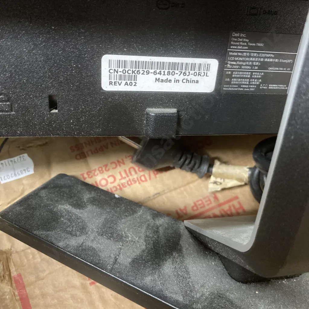 Dell Monitor, Keyboards, Bluetooth Speaker, Lamp Base, Tomtom Go (Damaged)(Donated 17/3 as unable to sell after multiple Image 1++