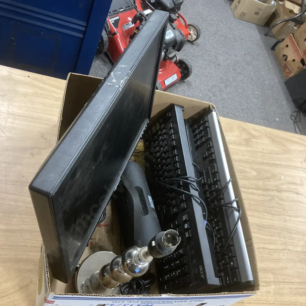 Dell Monitor, Keyboards, Bluetooth Speaker, Lamp Base, Tomtom Go (Damaged)(Donated 17/3 as unable to sell after multiple Image 1++