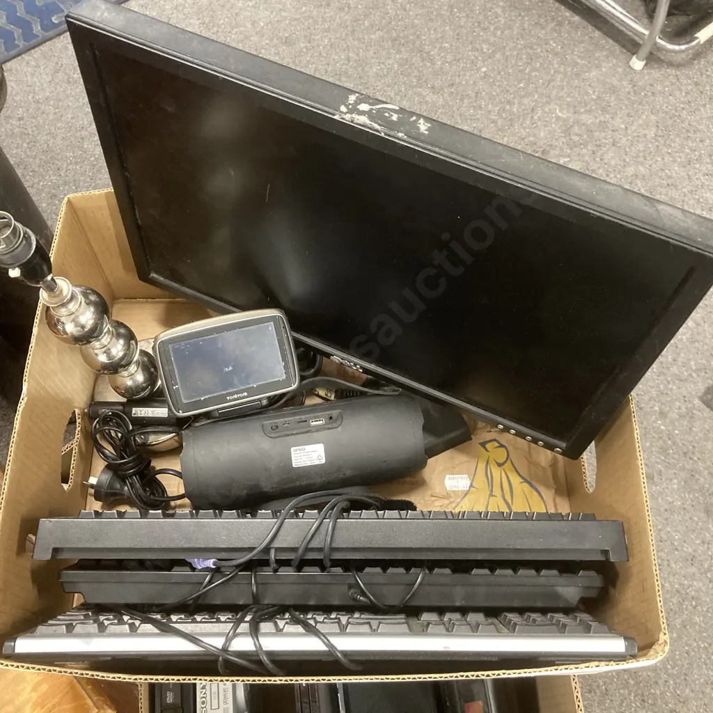 Dell Monitor, Keyboards, Bluetooth Speaker, Lamp Base, Tomtom Go (Damaged)(Donated 17/3 as unable to sell after multiple Image 1++