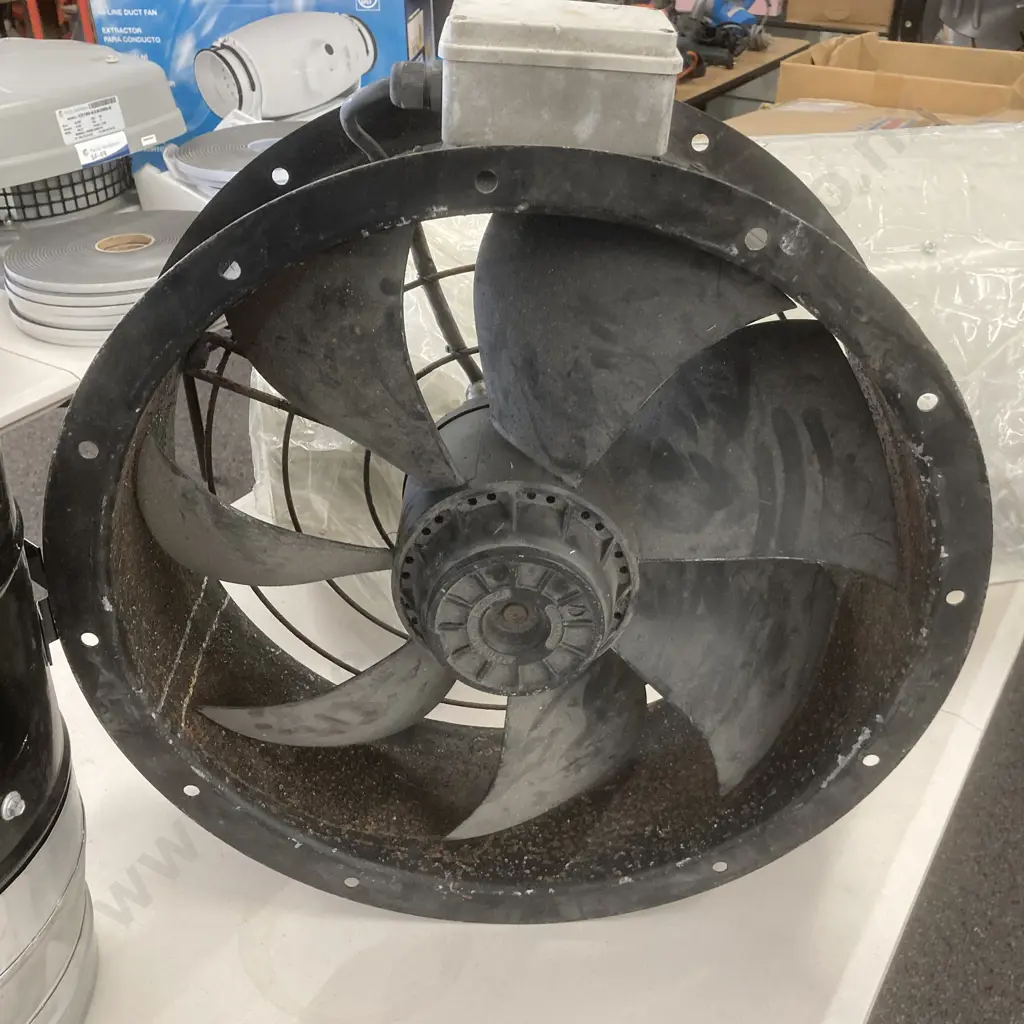 Fantech MT252 Inline Duct Fan & a 52cm Diameter Fan Image 1++