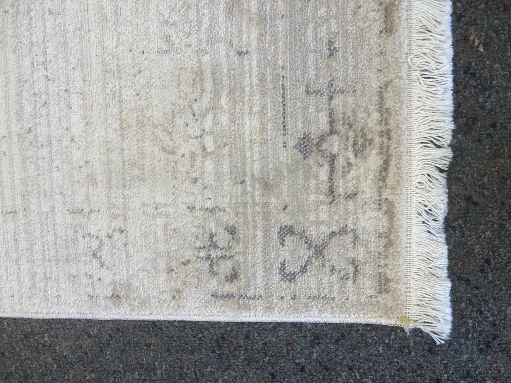 Floor Rug - Kemev Ex Freedom Furniture, Cream With Grey Detail, 160 x 235cm Image 1++