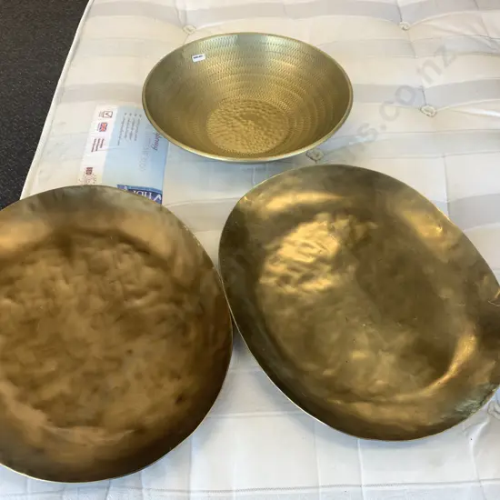 Le Forge Gold Coloured Oval Platters x2 L 50cm With Round Gold Coloured Decorative Bowl Diam40cm