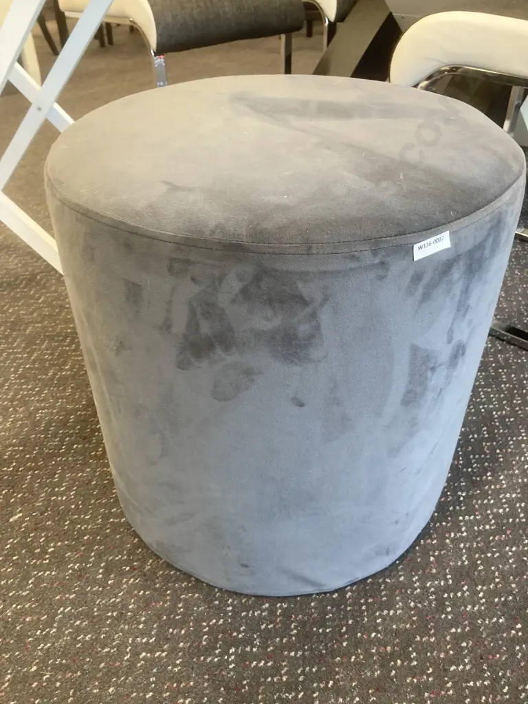 Round Grey Ottoman, 43 x 45cm (af on side) Image 1++