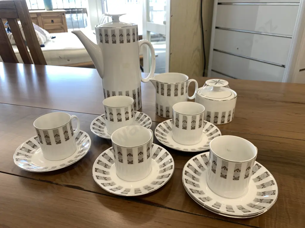Chinese Coffee Pot, Creamer, Sugar Bowl & Five Demi Tasse Cups & Saucers Image 1++