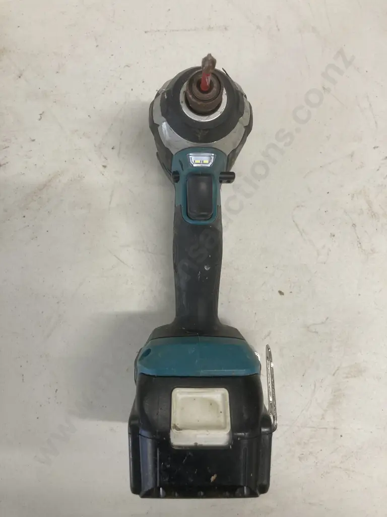 Makita 18V Impact Driver Brushless LXT Skin, Model DTD153 With A 5.0Ah Battery Image 1++