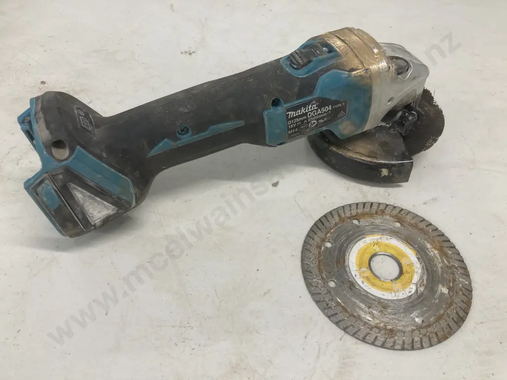 Makita 18V Angle Grinder Brushless LXT 165mm Skin, Model DGA504 With a Disc Image 1++