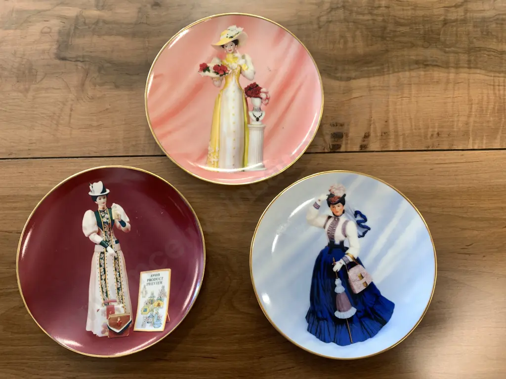 Collection of Avon Presidents Club Plates, 2003/2004 2004/2005 2005/2006 Image 1++