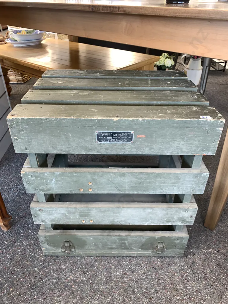 Vintage US Army Signal Corps Power Unit / Packing Crate H57cm, W50cm, D40cm. Image 1++