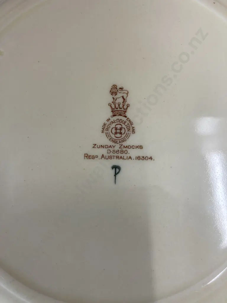 Colourful Vintage Royal Doulton "Zunday Zmocks" Plate Diam26.5cm. Image 1++