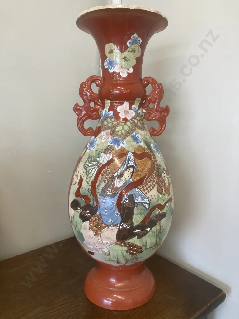 18th Century Japanese Urn (af to rim), H47.5cm Image 1++