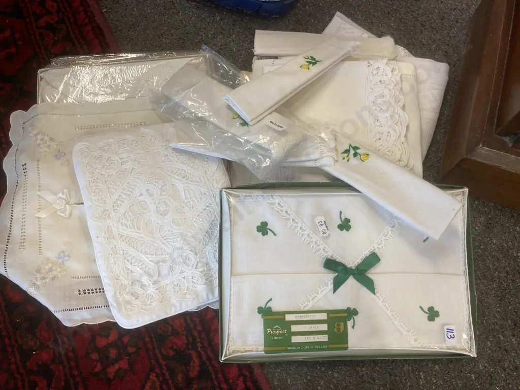 Selection of Vintage Linen Image 1++