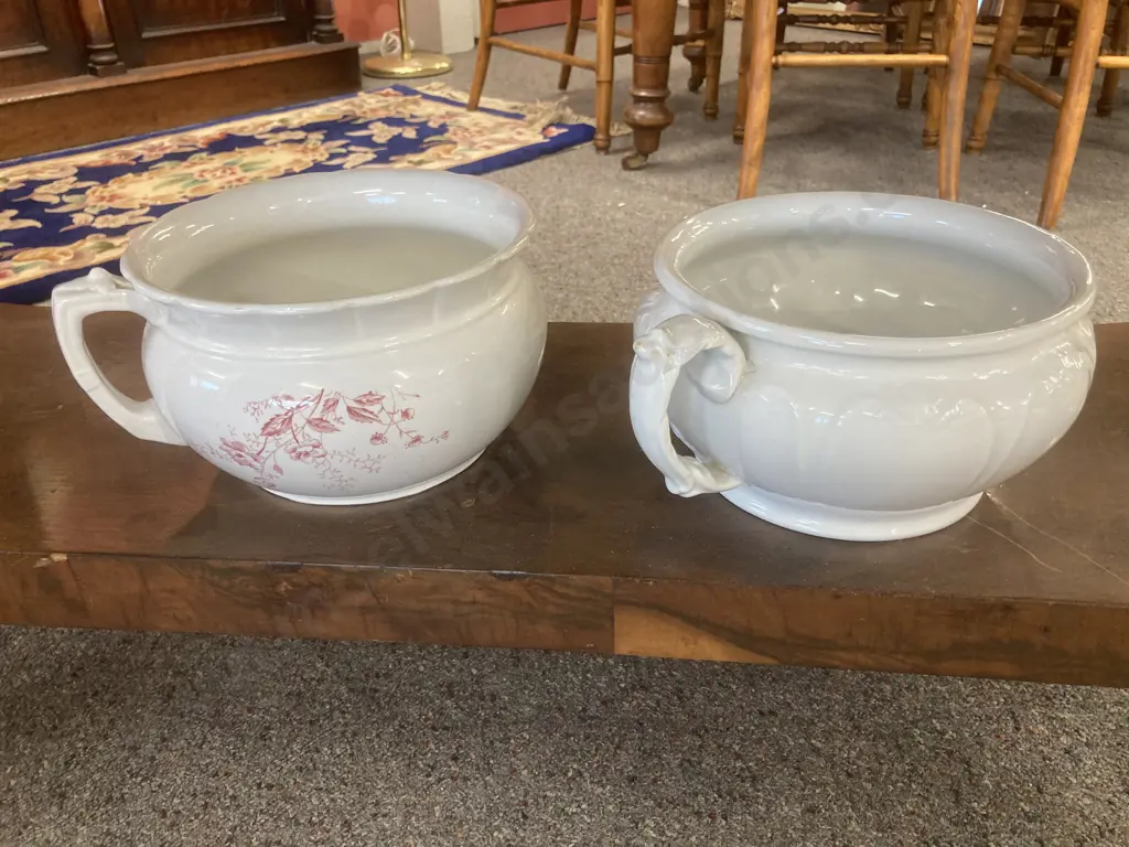 White Johnson Bros Chamber Pot & Porcelaine Royal Daisy Chamber Pot (chip on rim) Image 1++