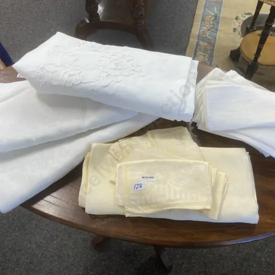 Selection of Vintage Table Cloths & Napkins