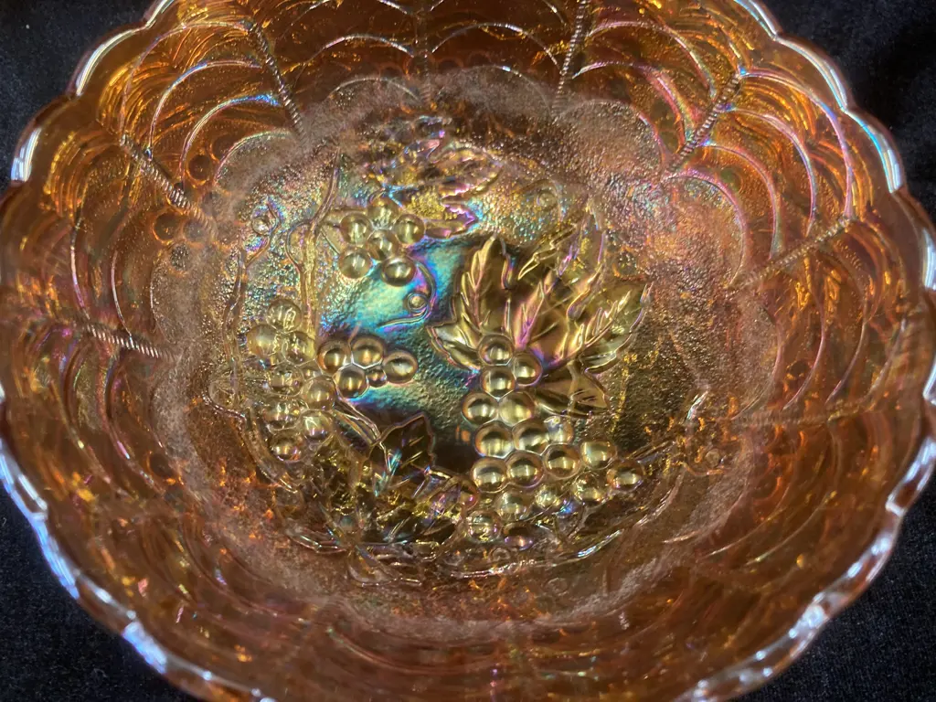 Antique 1920s Imperial Glass Bowl With Grapes And Leaves Pattern, Marigold Carnival Glass, Dia13cm Image 1++