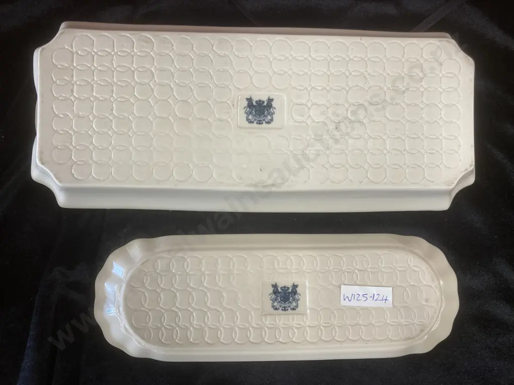 Dainty Vintage Blue And White Platters x2. 1x L30cm,1x L23cm. Image 1++