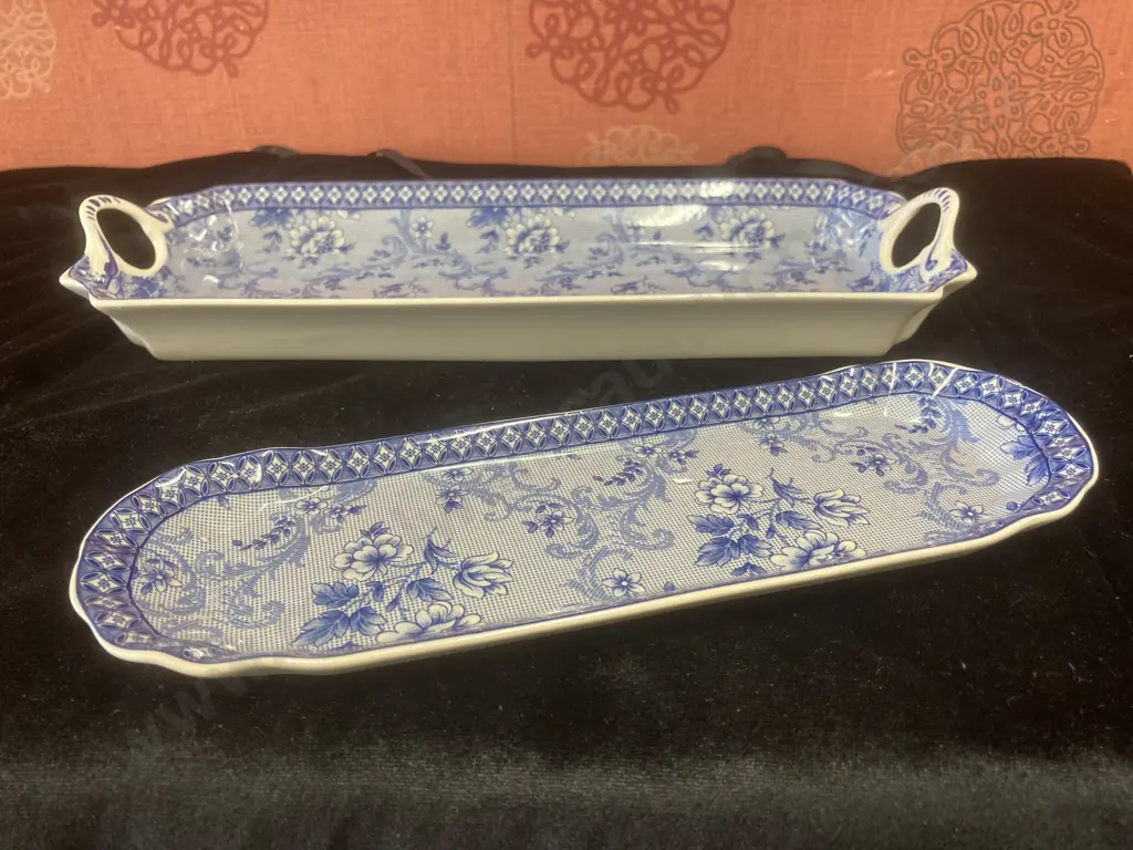 Dainty Vintage Blue And White Platters x2. 1x L30cm,1x L23cm. Image 1++