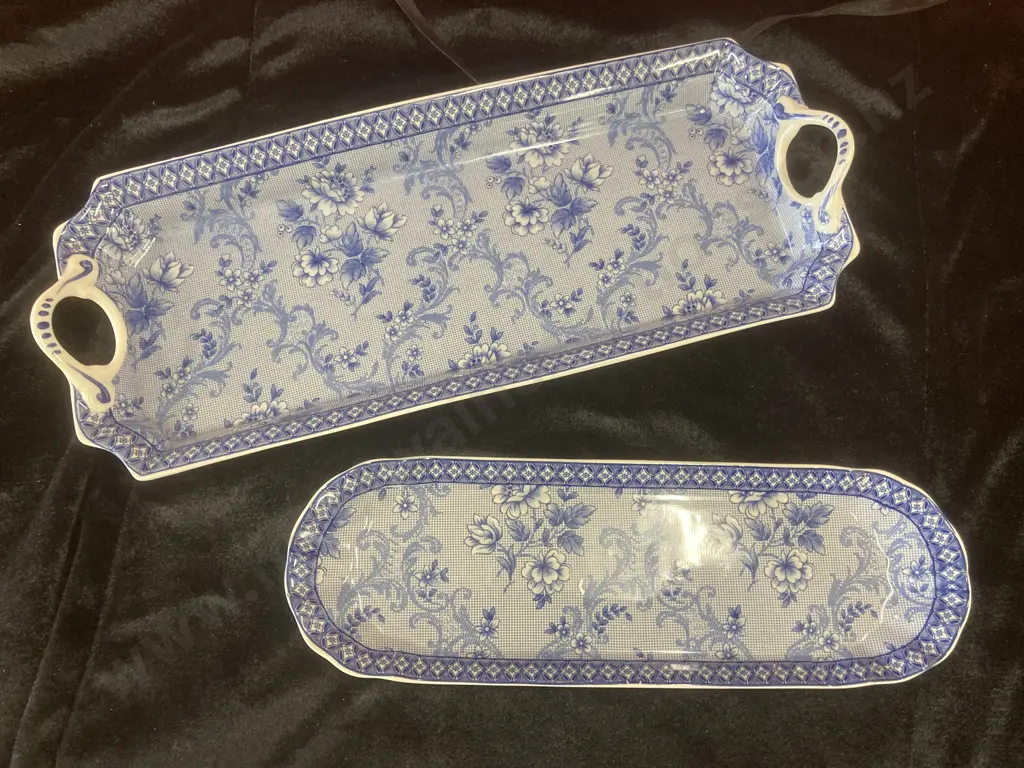 Dainty Vintage Blue And White Platters x2. 1x L30cm,1x L23cm. Image 1++