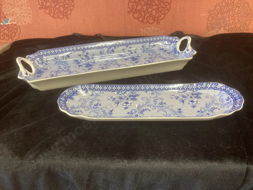 Dainty Vintage Blue And White Platters x2. 1x L30cm,1x L23cm. Image 1++