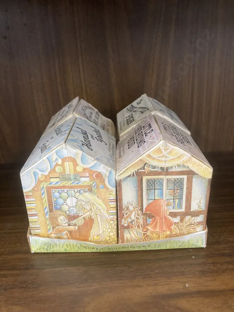 Vintage 1982 Fairytale House Fold Out Books Methuen Walker Books Martin Baynton, Set of Four Image 1++
