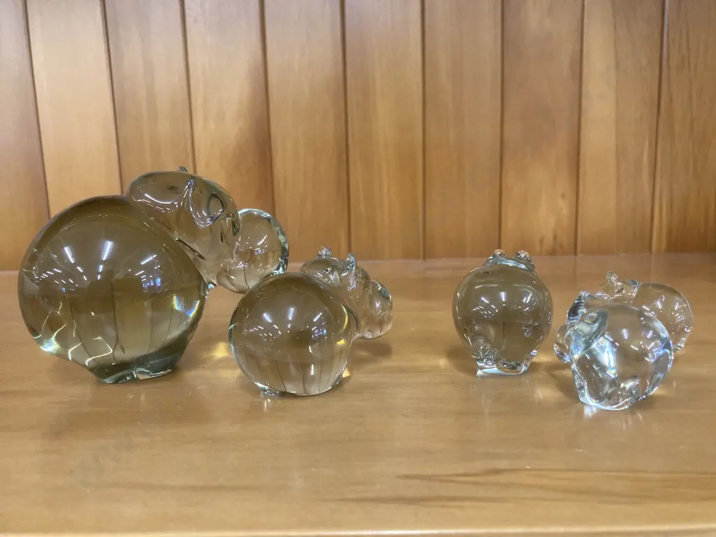 Art Glass NGWENYA Glass Hippo Figurines, Set of Five, Kingdom of Swaziland, From 3.5cm to 8cm H Image 1++