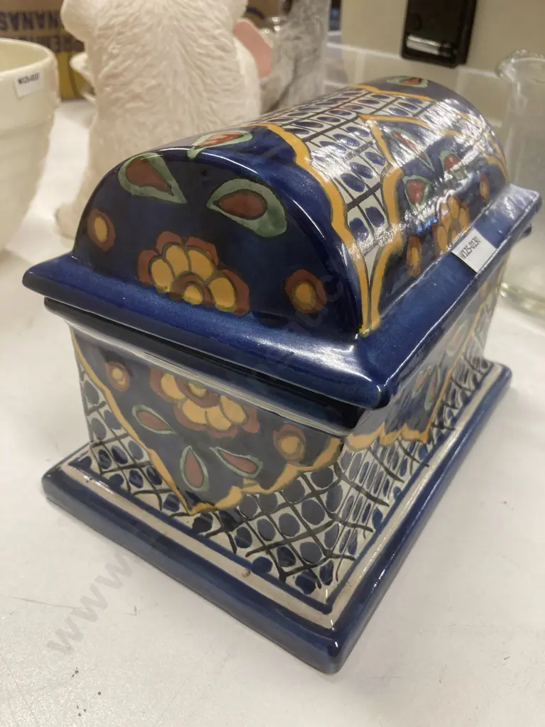 Mexican Pottery Lidded Chest, 16 x 22cm Image 1++