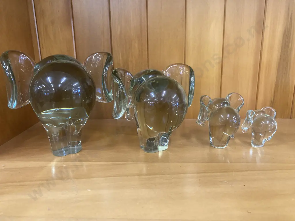 Art Glass NGWENYA Glass Elephant Figurines, Set of Four, Kingdom of Swaziland, From 5cm to 12cm H Image 1++