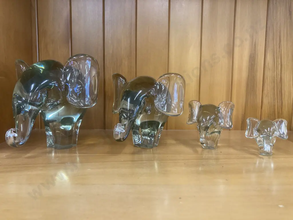 Art Glass NGWENYA Glass Elephant Figurines, Set of Four, Kingdom of Swaziland, From 5cm to 12cm H Image 1++