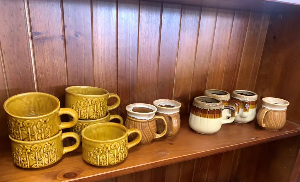Selection Of New Zealand Titan Ware, Crown Lynn Ware Etc Image 1++