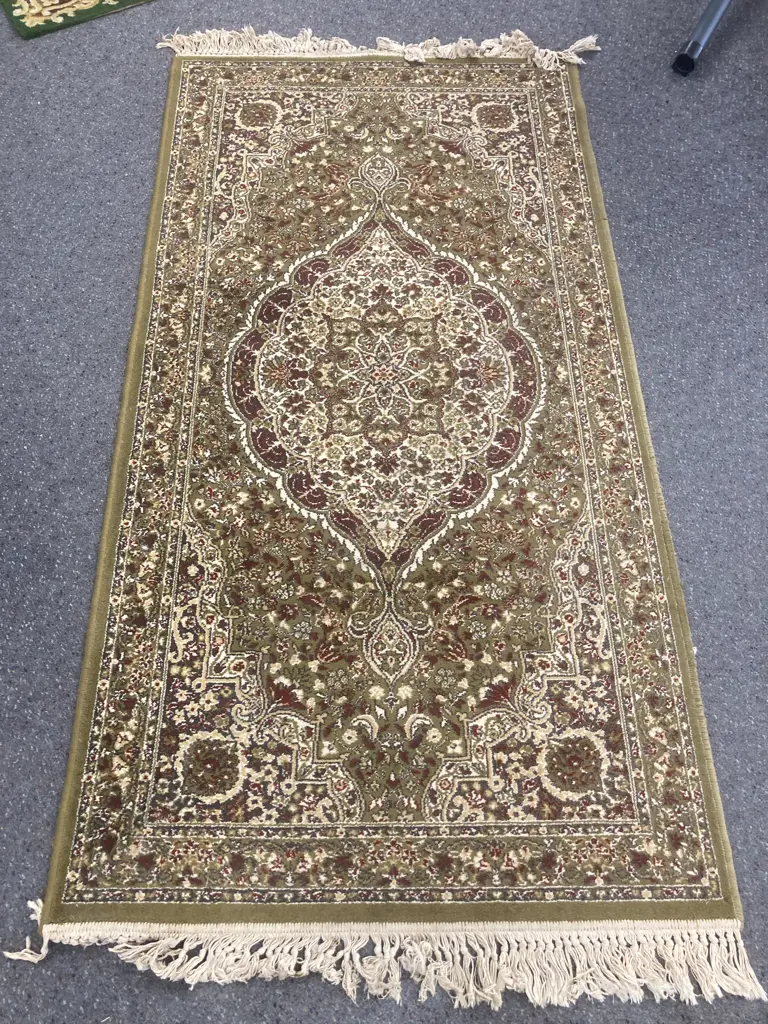 Persian Look Rug, Green & Cream Colours, 175 x 91cm Image 1++