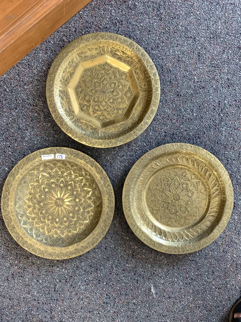 Round Brass Wall Plaques, 30cm Image 1++