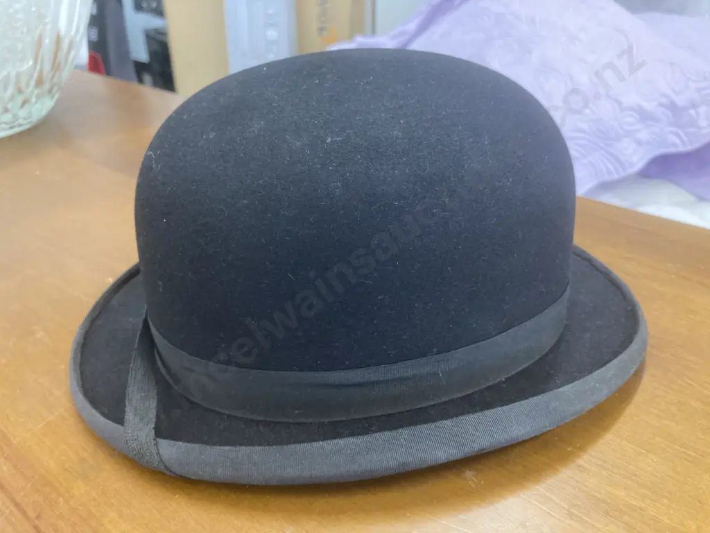 Tress & Co, London Vintage Black Bowler Hat (made for J.Ballantyne & Co, New Zealand))  Image 1++