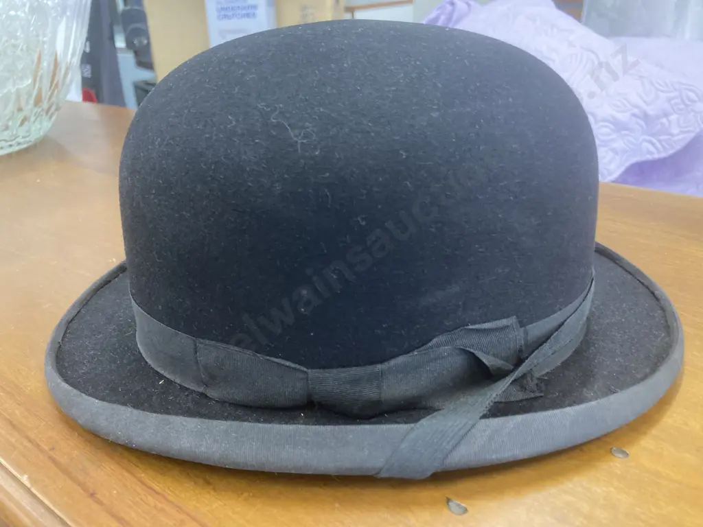 Tress & Co, London Vintage Black Bowler Hat (made for J.Ballantyne & Co, New Zealand))  Image 1++