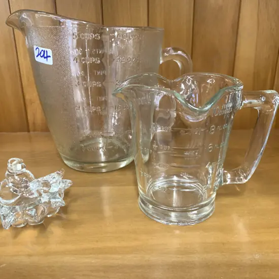 Vintage Measuring Jugs With Shell Shaped Vase