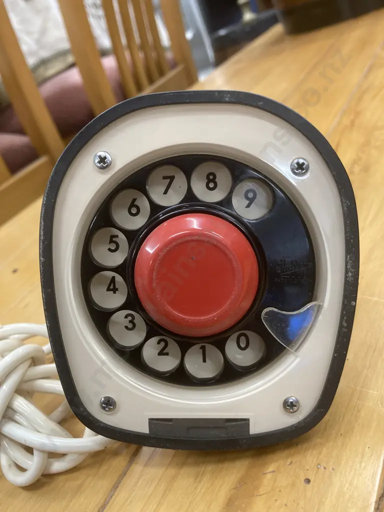 Mid-Century Cobra Ericofon Telephone from Ericsson, Sweden, Cream, H21cm Image 1++