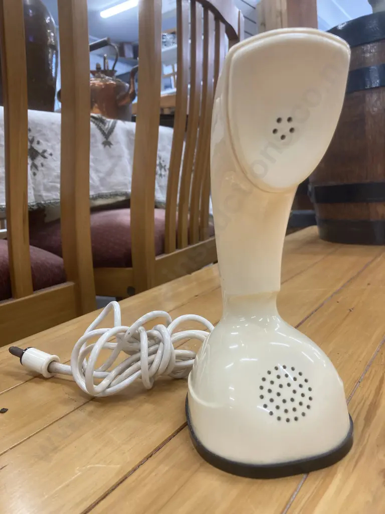 Mid-Century Cobra Ericofon Telephone from Ericsson, Sweden, Cream, H21cm Image 1++