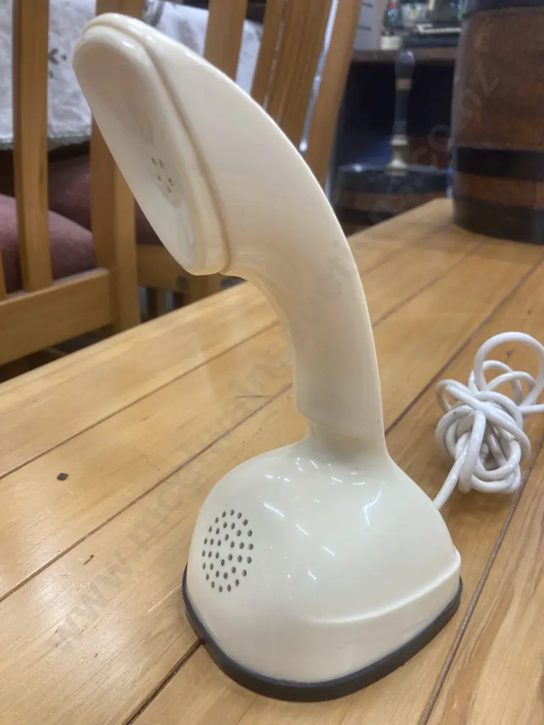 Mid-Century Cobra Ericofon Telephone from Ericsson, Sweden, Cream, H21cm Image 1++