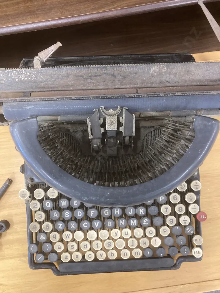 Antique Early 20th Century Royal Bar-Lock Typewriter, (Think Model No10) Image 1++