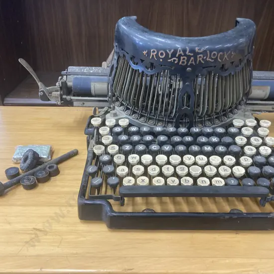 Antique Early 20th Century Royal Bar-Lock Typewriter, (Think Model No10)