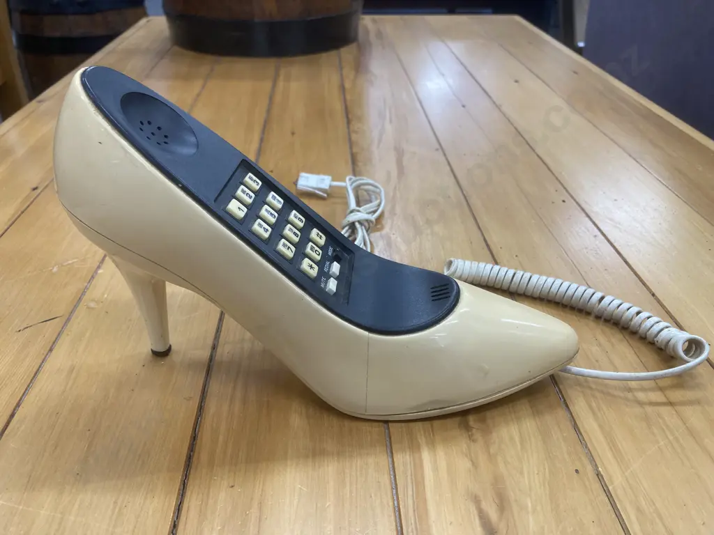 Vintage Columbia Telecom 1987 Cream Shoe Fashion Phone Image 1++