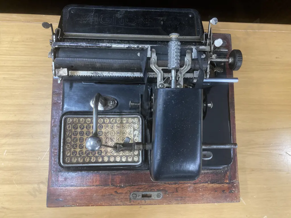 Antique Mignon 4 Typewriter With Original Wooden Case. Manufactured 1923 to 1934 by AEG Germany Image 1++