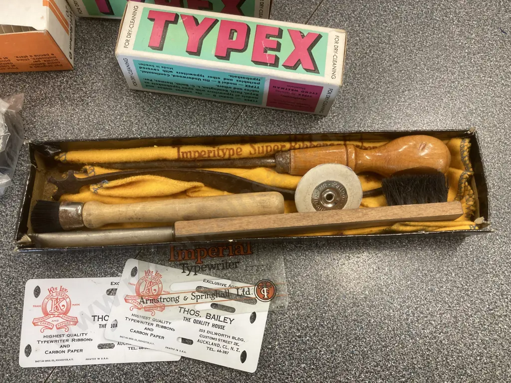 Vintage Boxed Cleaning Outfit For Imperial Typewriter, Original Cleaning Cloth, Brush Etc, H3 L26 D6cm Image 1++