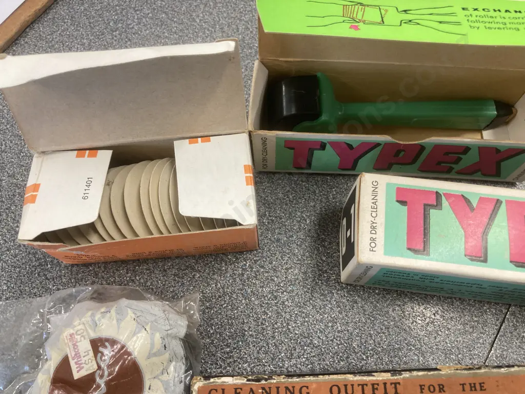Vintage Boxed Cleaning Outfit For Imperial Typewriter, Original Cleaning Cloth, Brush Etc, H3 L26 D6cm Image 1++