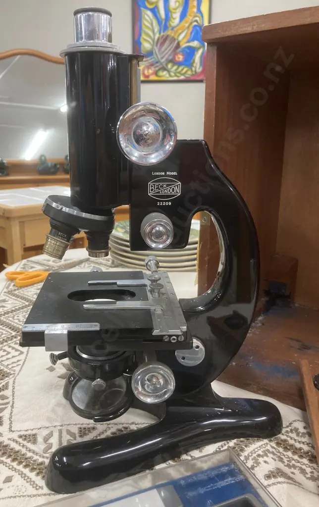 A 20thC Model 47 Beck London Microscope, With Metal Case, Numbered 22209, Six Lenses Image 1++