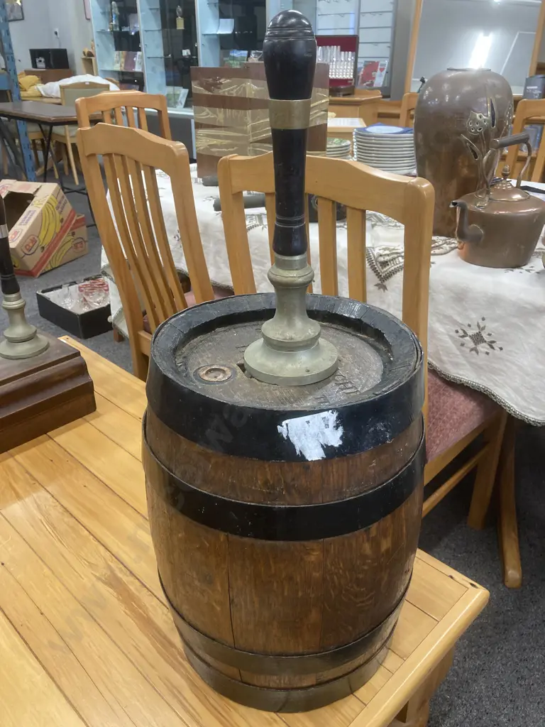 Vintage Wooden Barrell With a Bar Fitters Ipswich Single Beer Pull, 76cm Image 1++