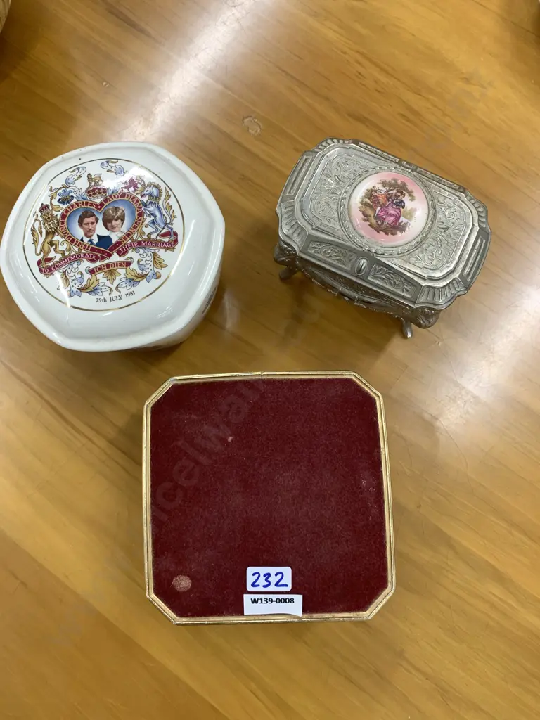 Vintage Lidded Crown Lynn Dish, Lady Diana & Prince Charles, Square Burgundy / Gold & Italian Musical Jewellery Boxes Image 1++