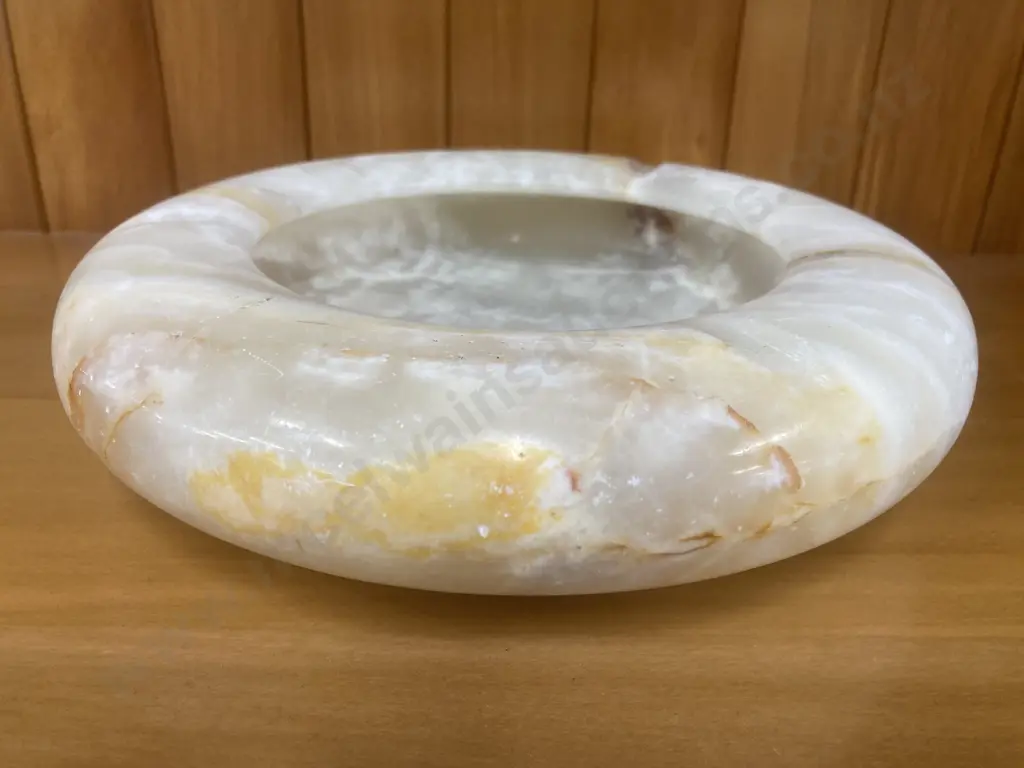 Vintage Mottled Cream Onyx Ashtray, Dia 22cm Image 1++