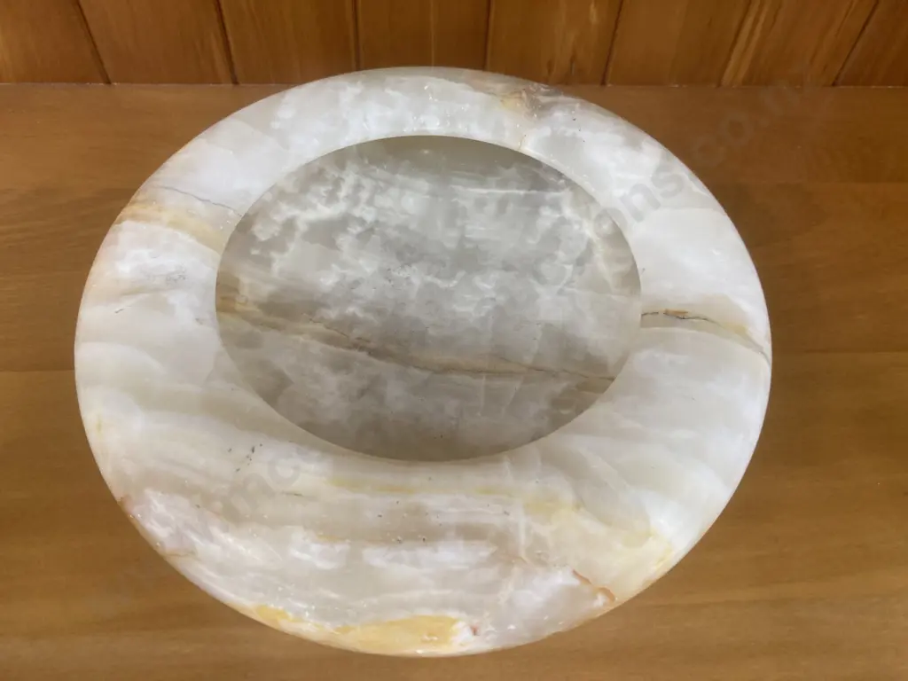 Vintage Mottled Cream Onyx Ashtray, Dia 22cm Image 1++