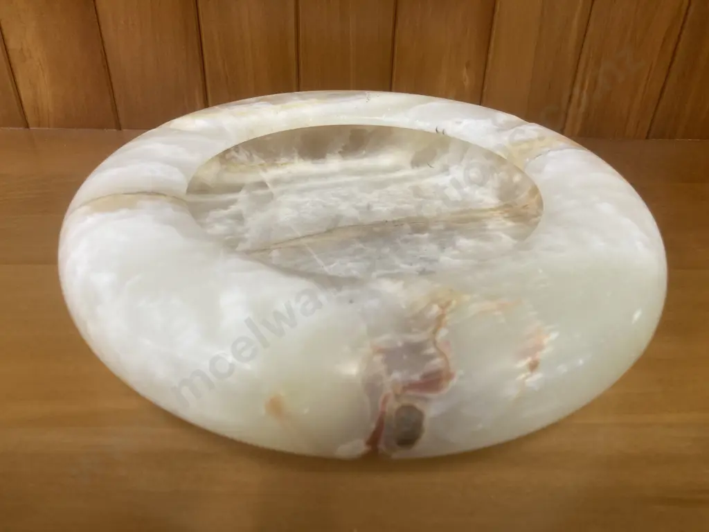 Vintage Mottled Cream Onyx Ashtray, Dia 22cm Image 1++